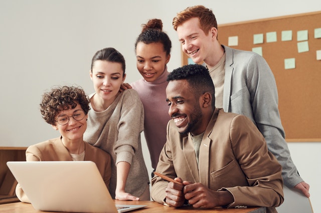 Marketing e vendas devem trabalhar juntos para aumentar os lucros da empresa.